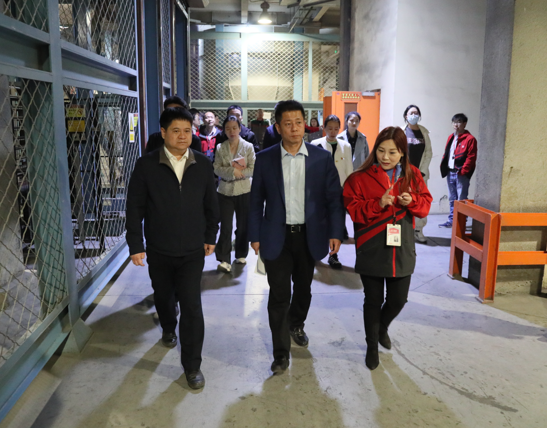 經(jīng)開(kāi)區(qū)工委副書(shū)記、組織人事部部長(zhǎng)于淼一行蒞臨美巢參觀督導(dǎo)